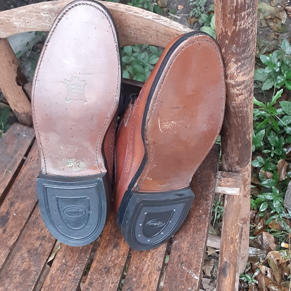 Shoe - Picture 2 of 4